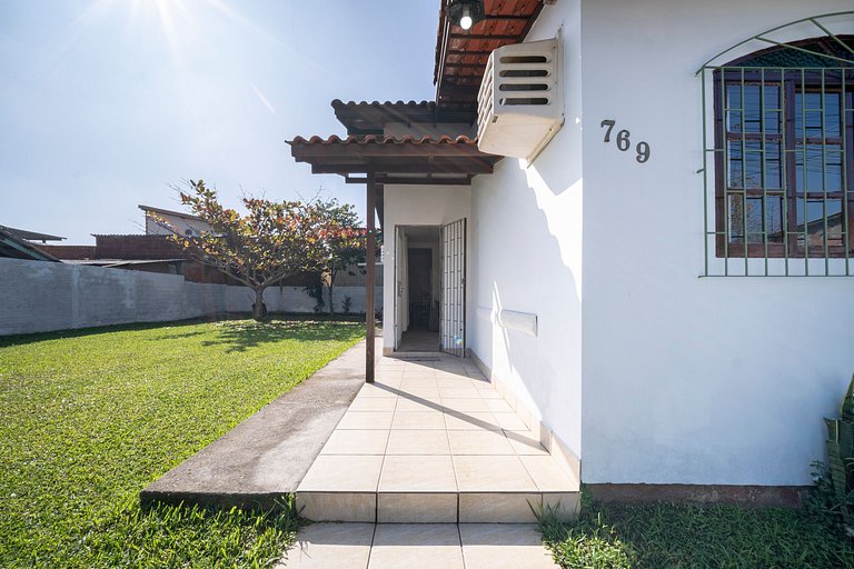 Casa Costeira 3Q perto da praia by Achei