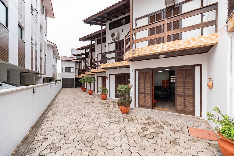 Triplex Litoral III 2Q a 60m da praia by Achei