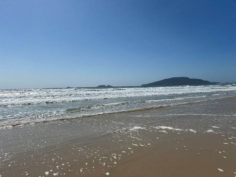 Apto Luar 2Q 10 metros da praia by Achei Floripa