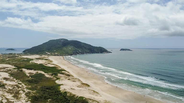Apt Hortência 200m da praia by Achei Florianópolis