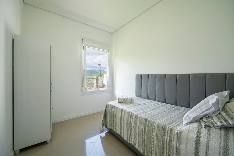 Casa Cerutti 3Q com vista para o mar by Achei