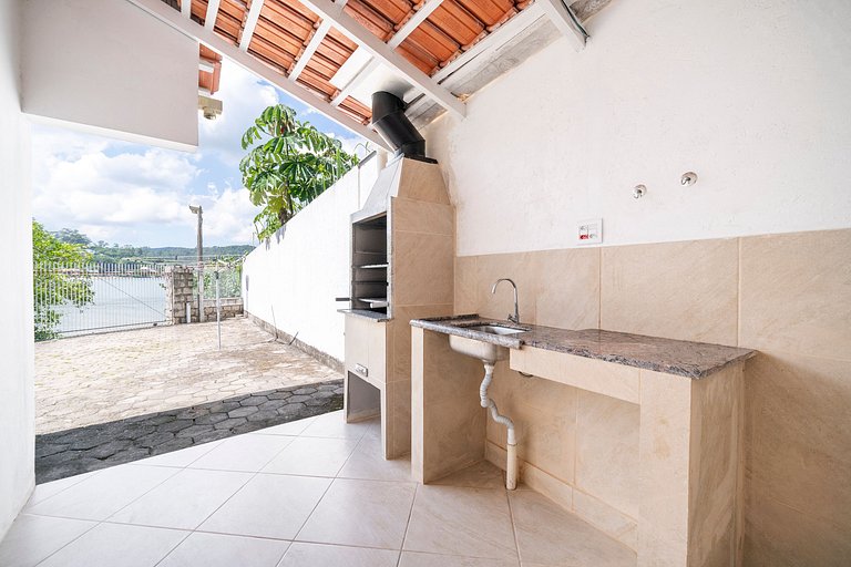 Casa Cerutti 3Q com vista para o mar by Achei