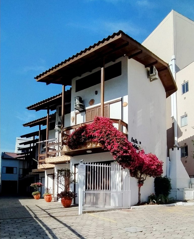 Triplex Litoral III 2Q a 60m da praia by Achei