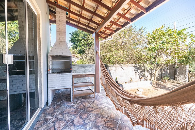 Casa Ohana 2Q perto da praia do Campeche by Achei