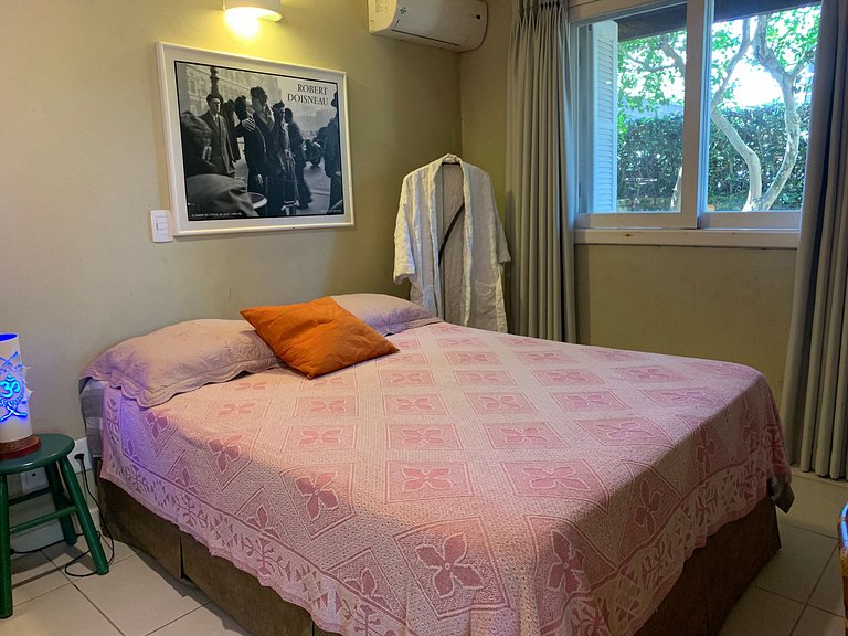 Casa Amborés 400m da praia em Jurerê Internacional