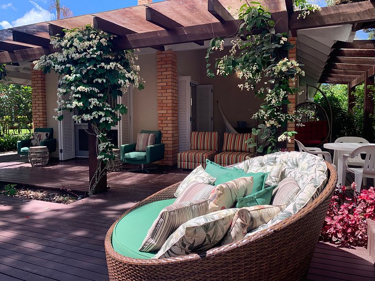 Casa Amborés 400m da praia em Jurerê Internacional