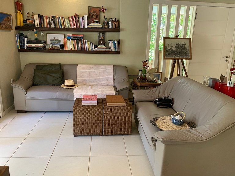 Casa Amborés 400m da praia em Jurerê Internacional