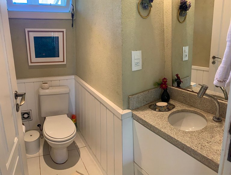 Casa Amborés 400m da praia em Jurerê Internacional