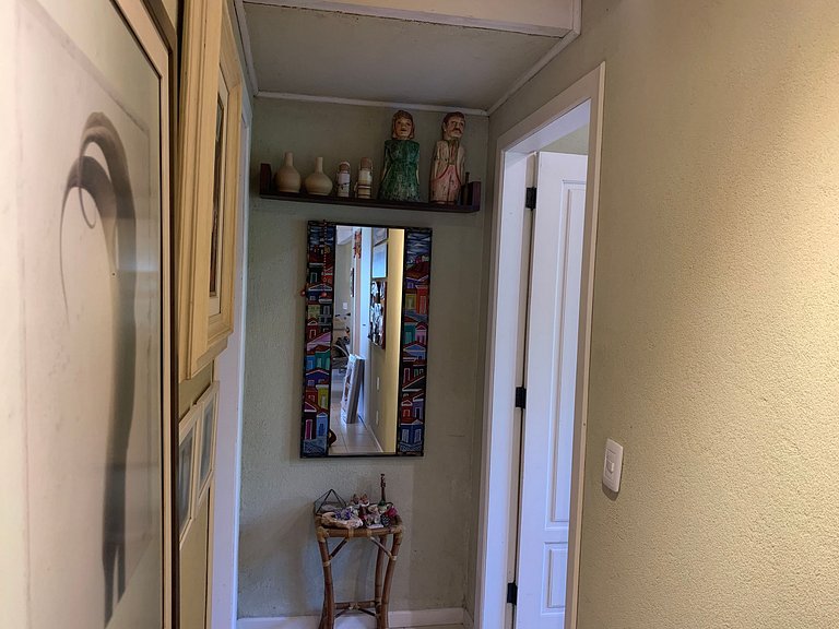 Casa Amborés 400m da praia em Jurerê Internacional