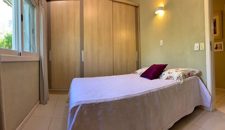 Casa Amborés 400m da praia em Jurerê Internacional