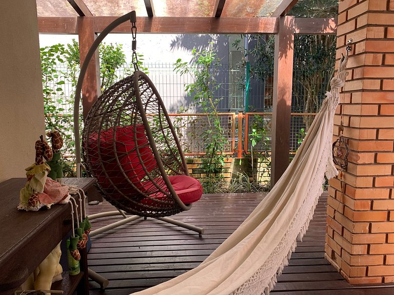 Casa Amborés 400m da praia em Jurerê Internacional