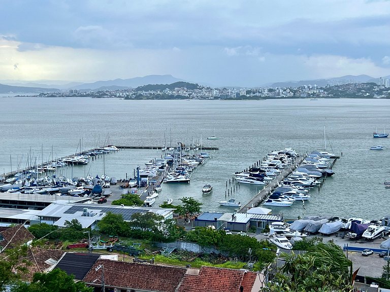 Casa Mediterrânea com vista para o mar by Achei