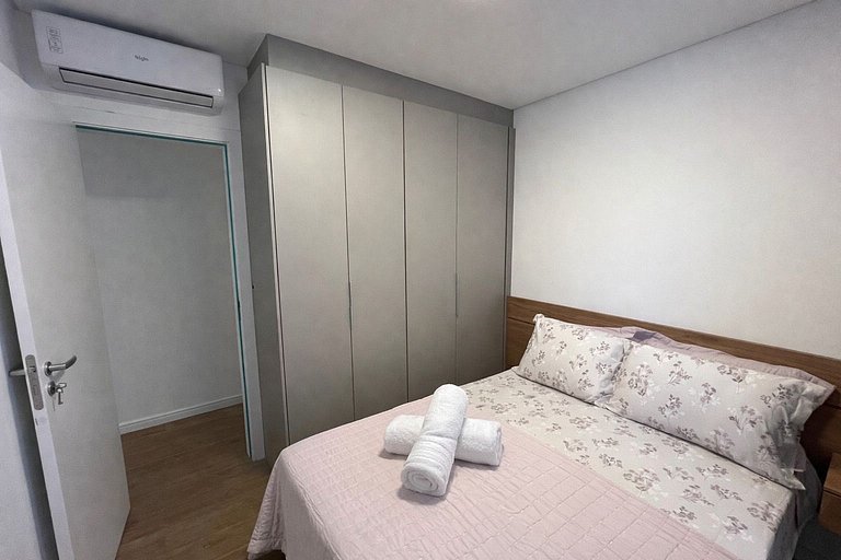 Apto Germany 500m da praia dos Ingleses by Achei