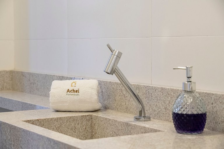 Apto Germany 500m da praia dos Ingleses by Achei