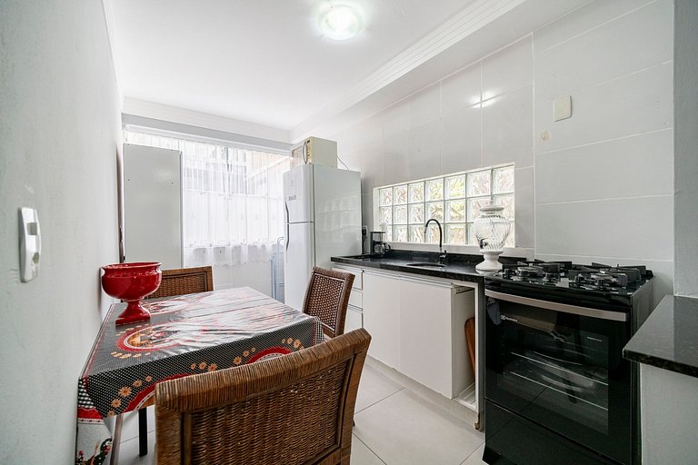 Apt Solaris 2Q perto da praia do Sambaqui by Achei