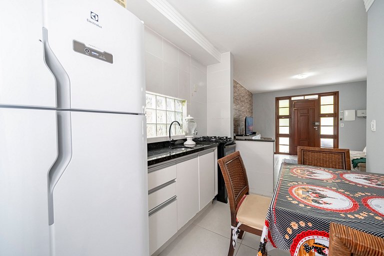 Apt Solaris 2Q perto da praia do Sambaqui by Achei