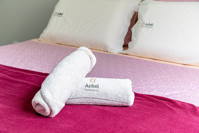 Apt Solaris 2Q perto da praia do Sambaqui by Achei