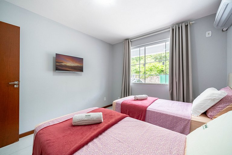 Apt Solaris 2Q perto da praia do Sambaqui by Achei