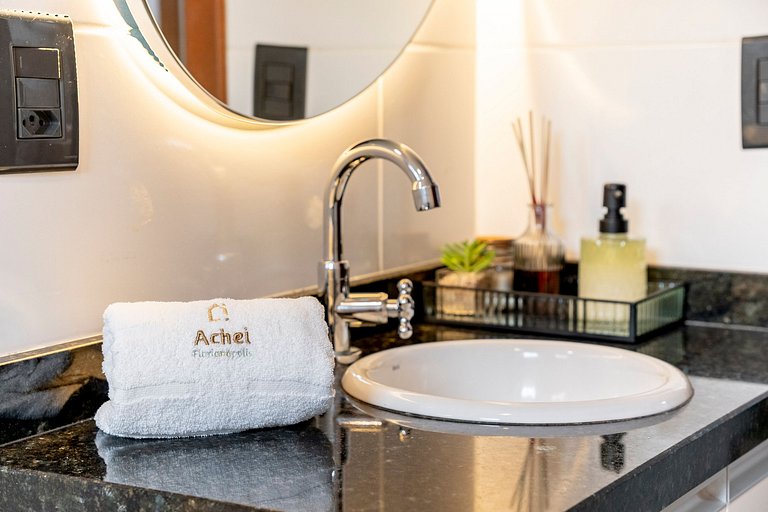 Apt Solaris 2Q perto da praia do Sambaqui by Achei