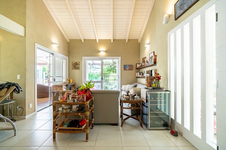 Casa Amborés 400m da praia em Jurerê Internacional