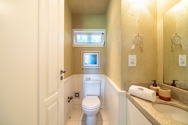 Casa Amborés 400m da praia em Jurerê Internacional