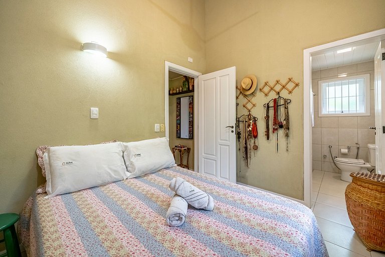 Casa Amborés 400m da praia em Jurerê Internacional