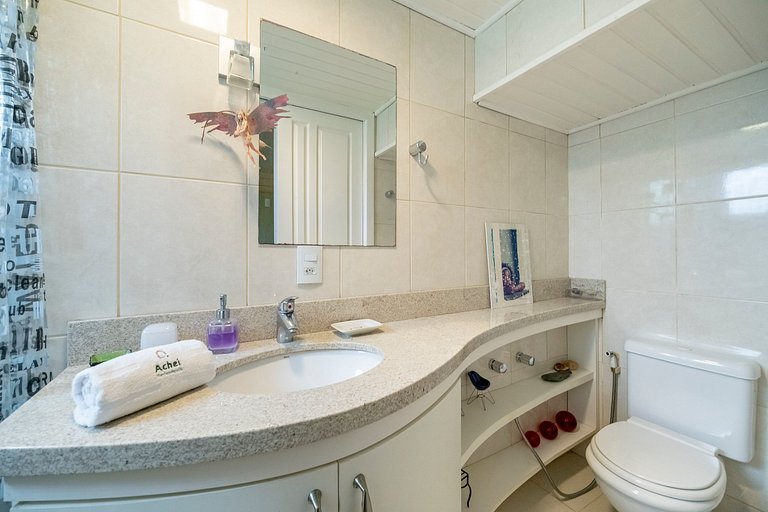 Casa Amborés 400m da praia em Jurerê Internacional