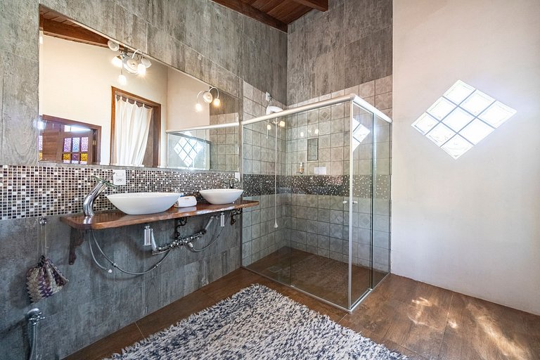 Shiva Chalé com hidro na Barra da Lagoa by Achei