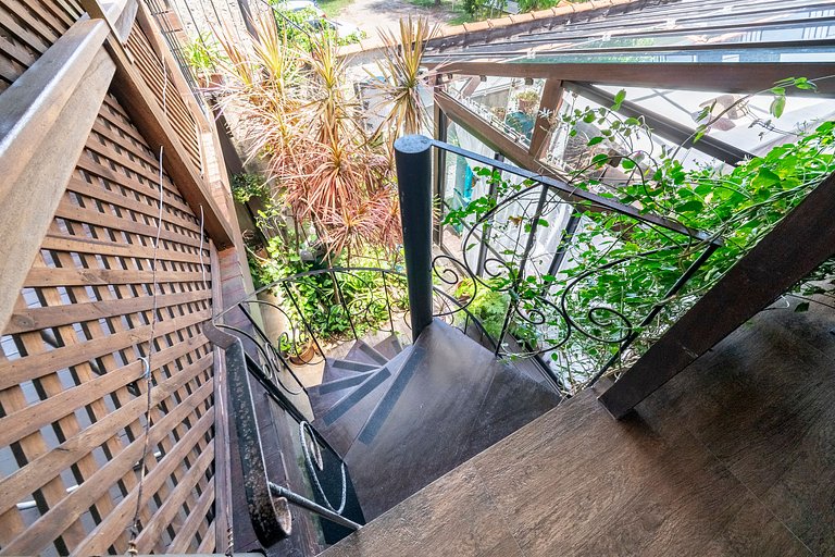 Shiva Chalé com hidro na Barra da Lagoa by Achei