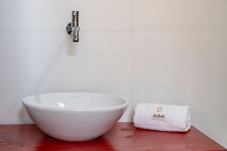 Buddha House com hidro na Barra da Lagoa by Achei